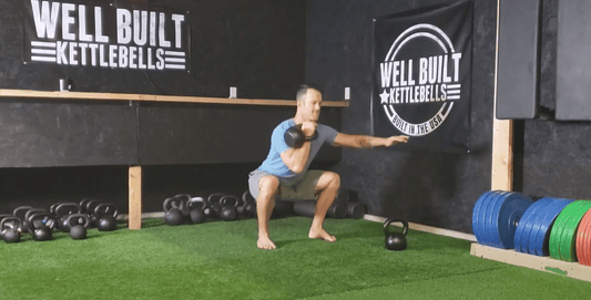 1 Hand Squat Press